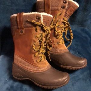The north face women boots size 6.5